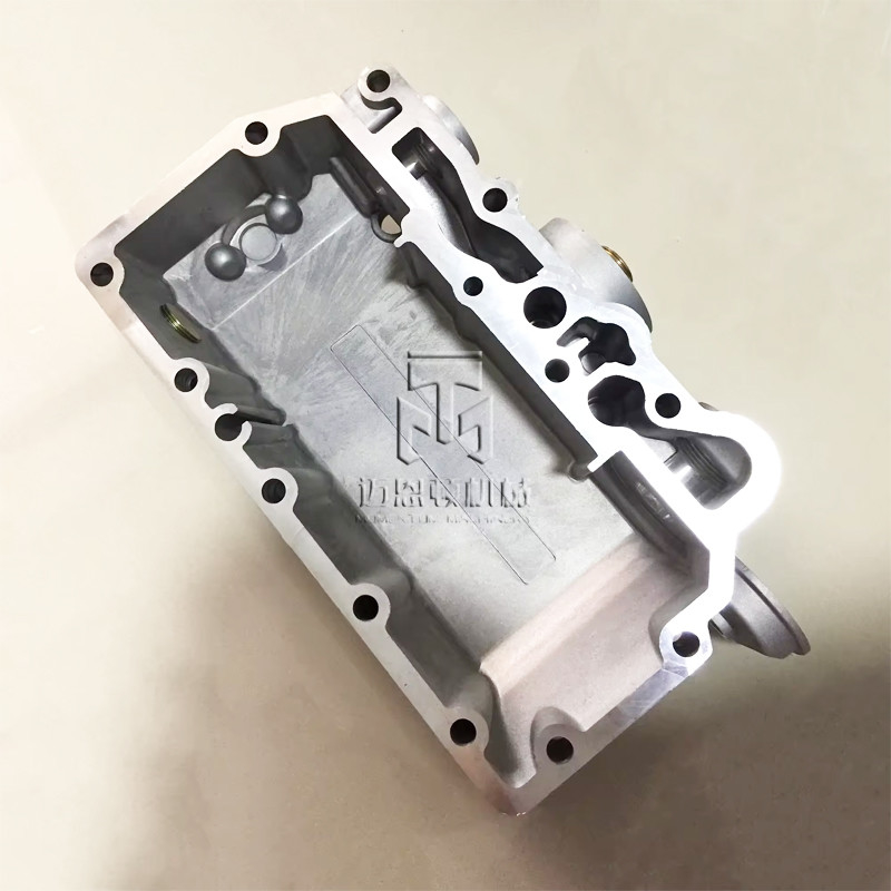 Oil Cooler Cover Box 04516133 4516133 0451 6133 for Deutz BFM1013 Engine