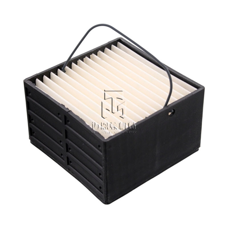 Filter element 01319822 04297812 04900061 14514238 21018746 0131 9822 0429 7812 0490 0061 1319822 4297812 4900061 USE IN DEUTZ BFM2012 BFM1013 engine