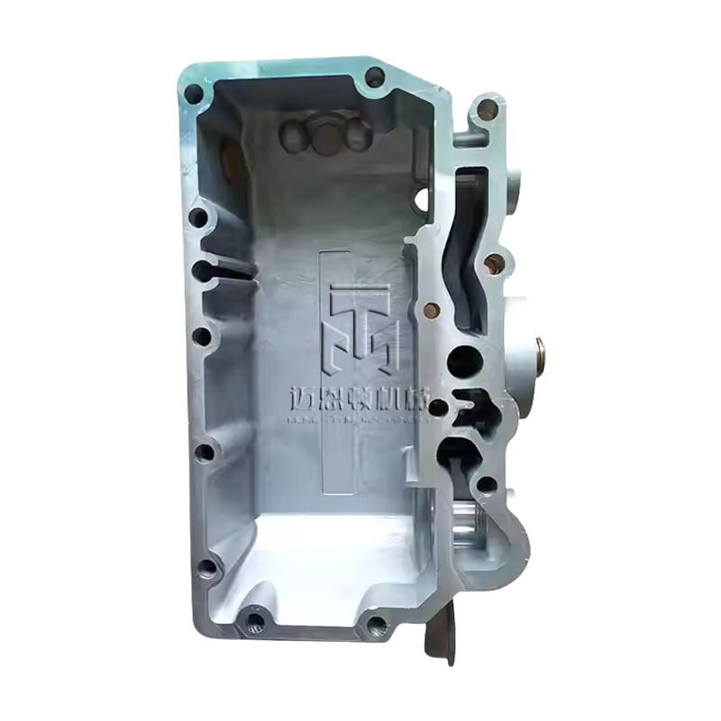Oil Cooler Box  0425 9148 0420 6958 0425 9102 0429 0779 0450 7034 04259148 04206958 04259102 04290779 04507034 4259148 4206958 4259102 4290779 4507034 for deutz BF4M1013 Engine