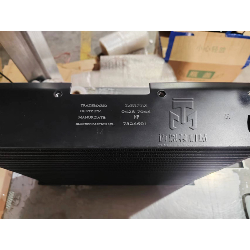 Oil Cooler 04287044 04179399 4287044 4179399 0428 7044 0417 9399 for deutz F3M2011 1011 2011 Engine